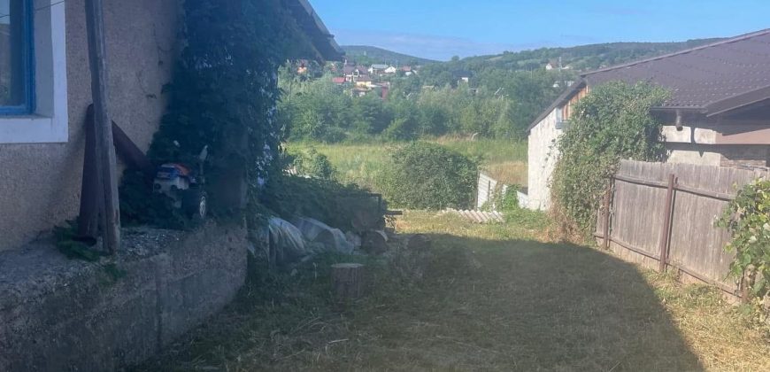 Casa batraneasca si teren 757 mp Margineni