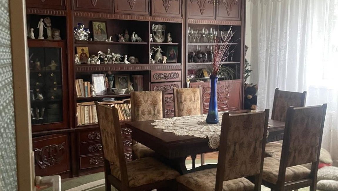 Apartament 2 decomandat,Piata Centrala,parter