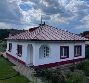 Casa parter,centru -Margineni,teren 1366 mp