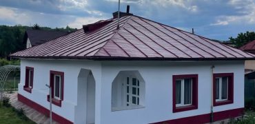 Casa parter,centru -Margineni,teren 1366 mp