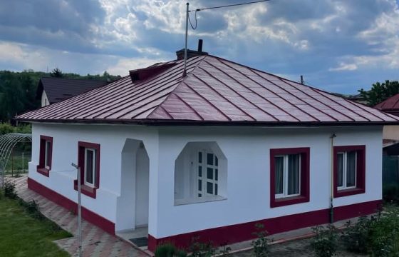 Casa parter,centru -Margineni,teren 1366 mp