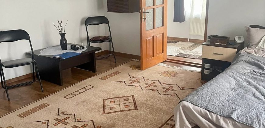 Casa parter,centru -Margineni,teren 1366 mp